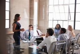 How to Make Eye Contact: Importance & 5 Helpful Tips
