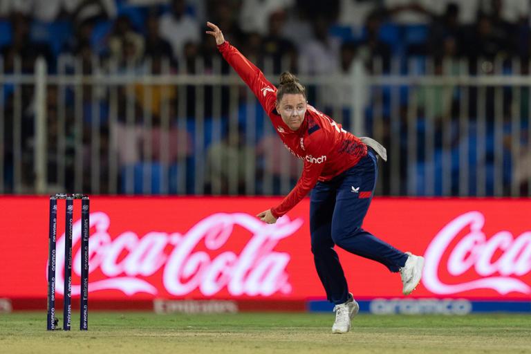 Linsey Smith shines as England spin themselves to victory against Bangledesh