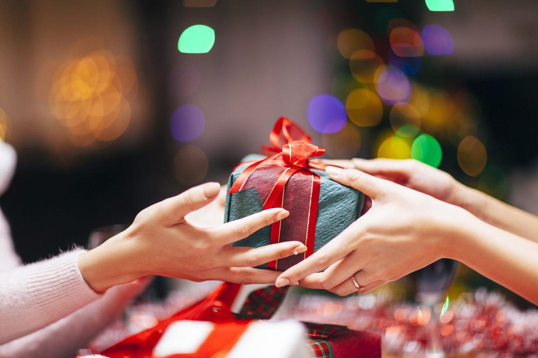 6 Christmas Gift Exchange Ideas To Throw Your Best Party Yet